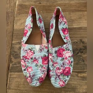 Womens Floral Tom’s size 7.5, used